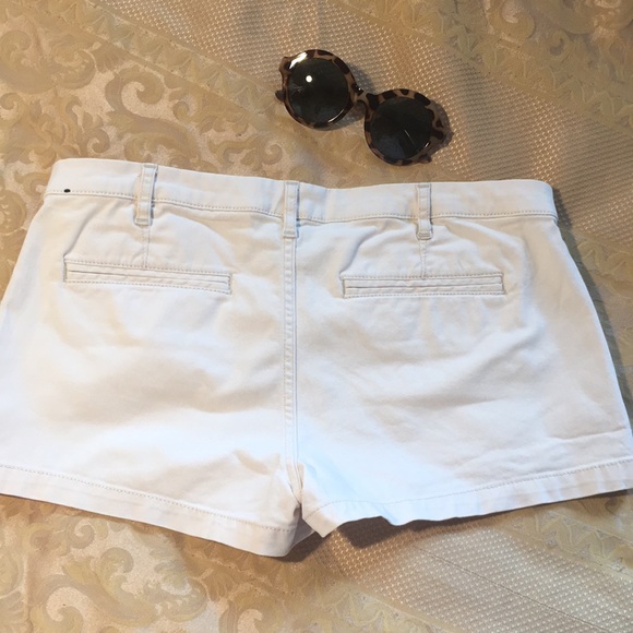 Express Shorts - Picture 2 of 3